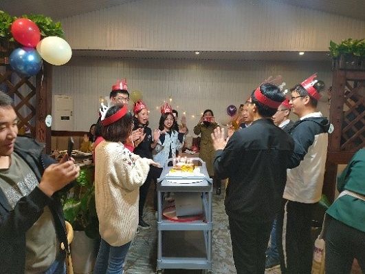 “與國同慶，逐夢朝陽” ——生物技術(shù)研究院員工生日會